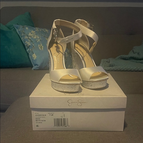 Wedding Heels! Jessica Simpson White Satin Happily Ever After Heels - Picture 1 of 4